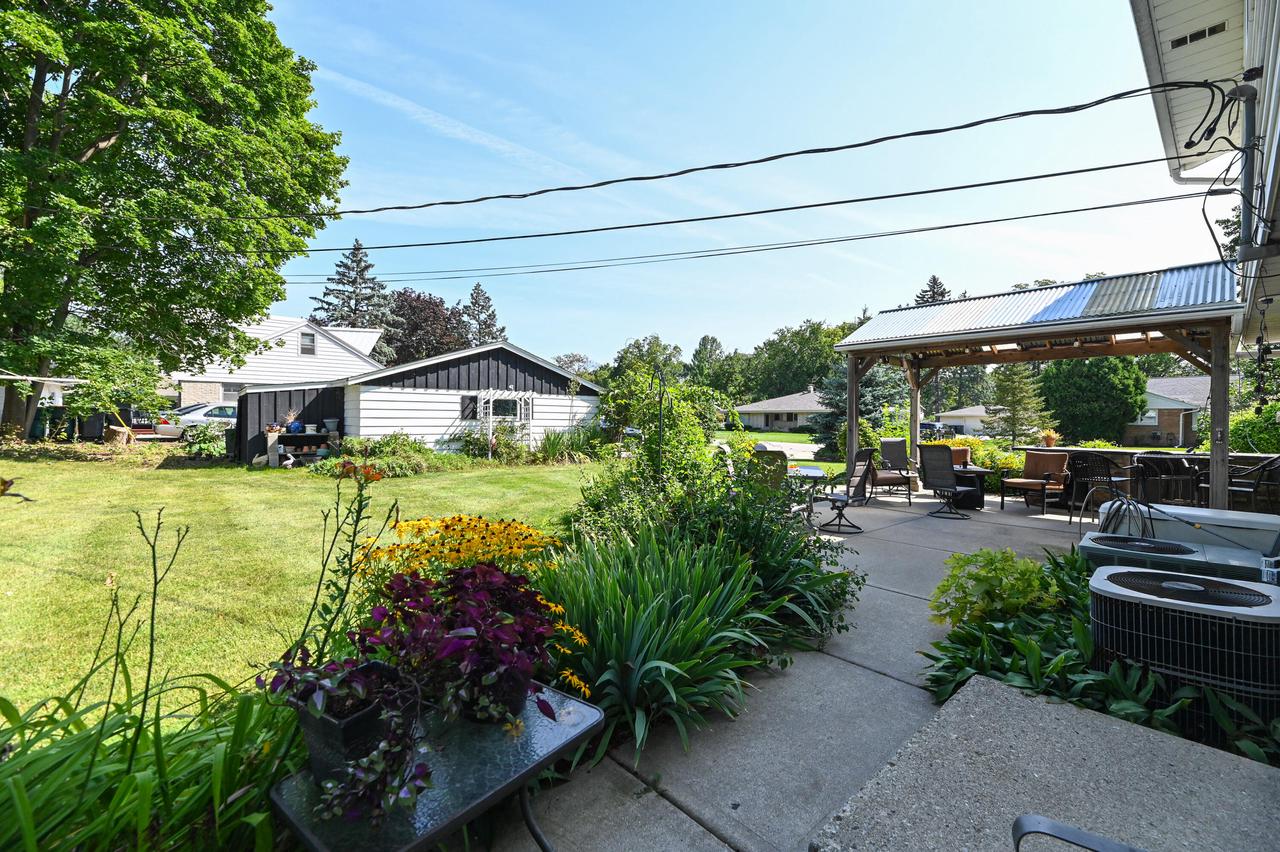 10522 West Parnell AVENUE WEST West 10524