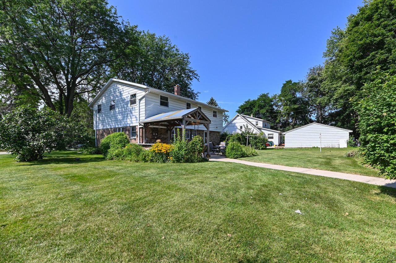 10522 West Parnell AVENUE WEST West 10524