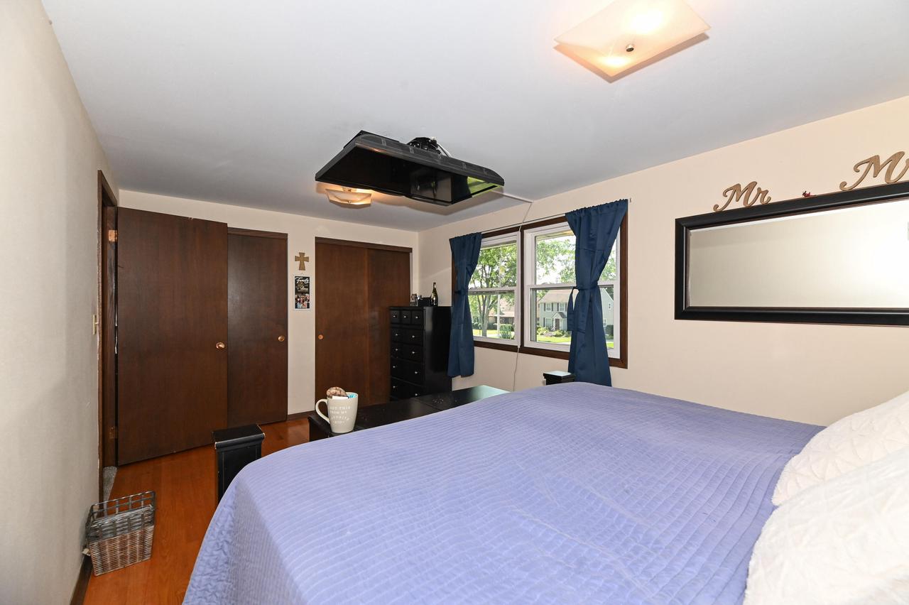 10522 West Parnell AVENUE WEST West 10524