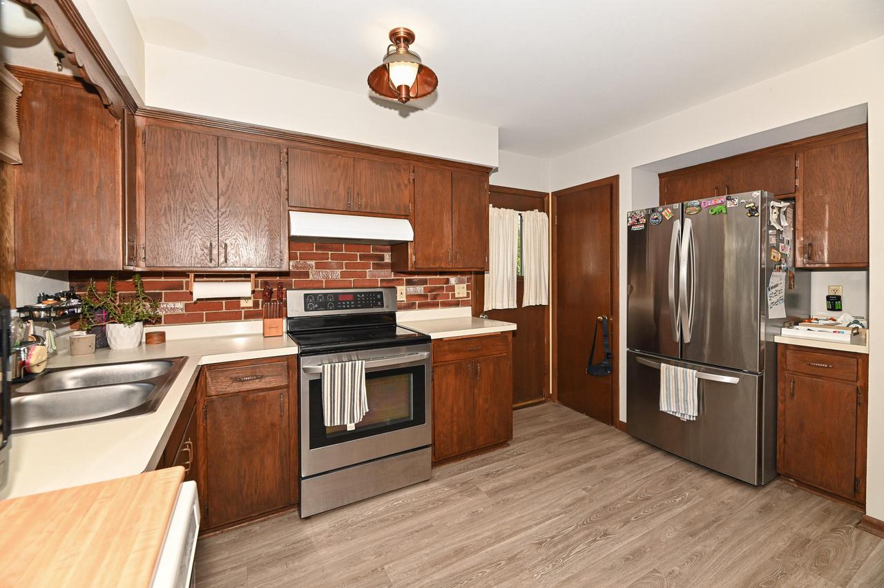 10522 West Parnell AVENUE WEST West 10524