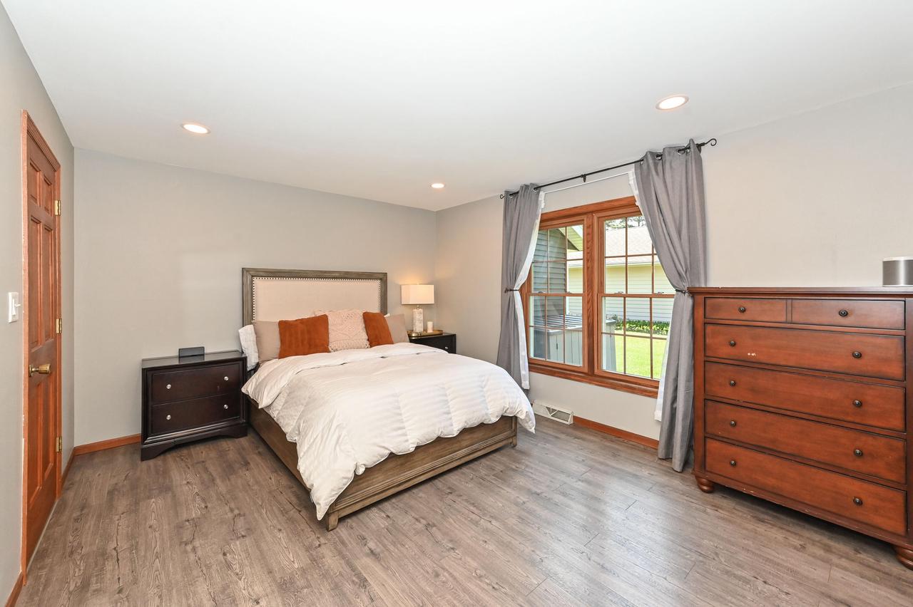 7837 South Ridgewood DRIVE