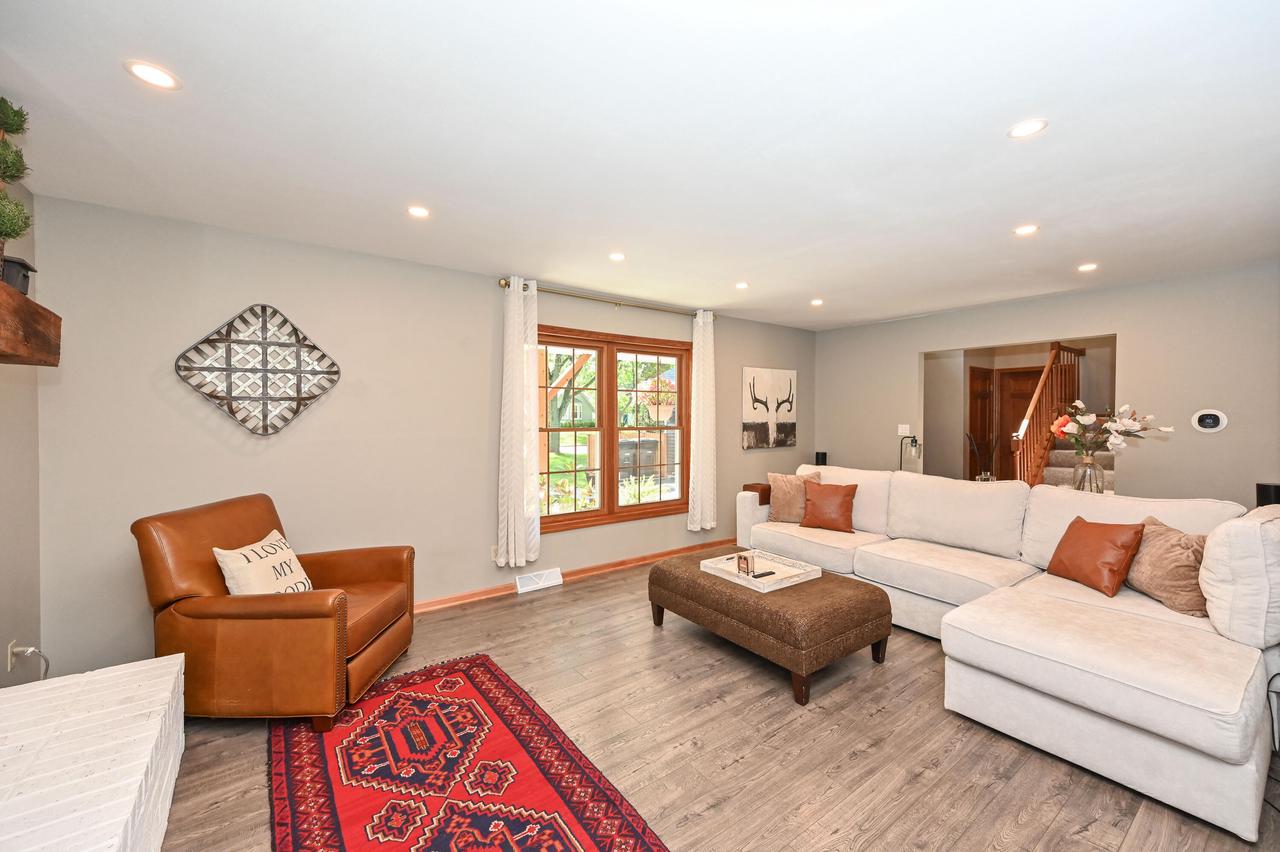 7837 South Ridgewood DRIVE