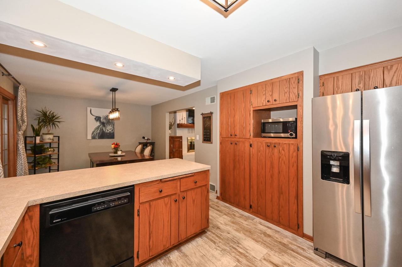 7837 South Ridgewood DRIVE