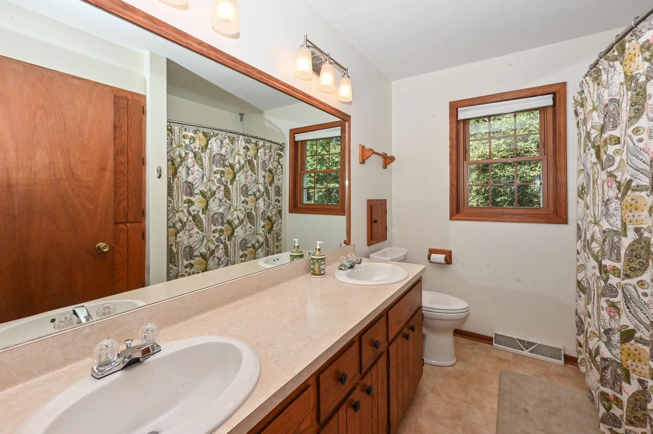 7837 South Ridgewood DRIVE