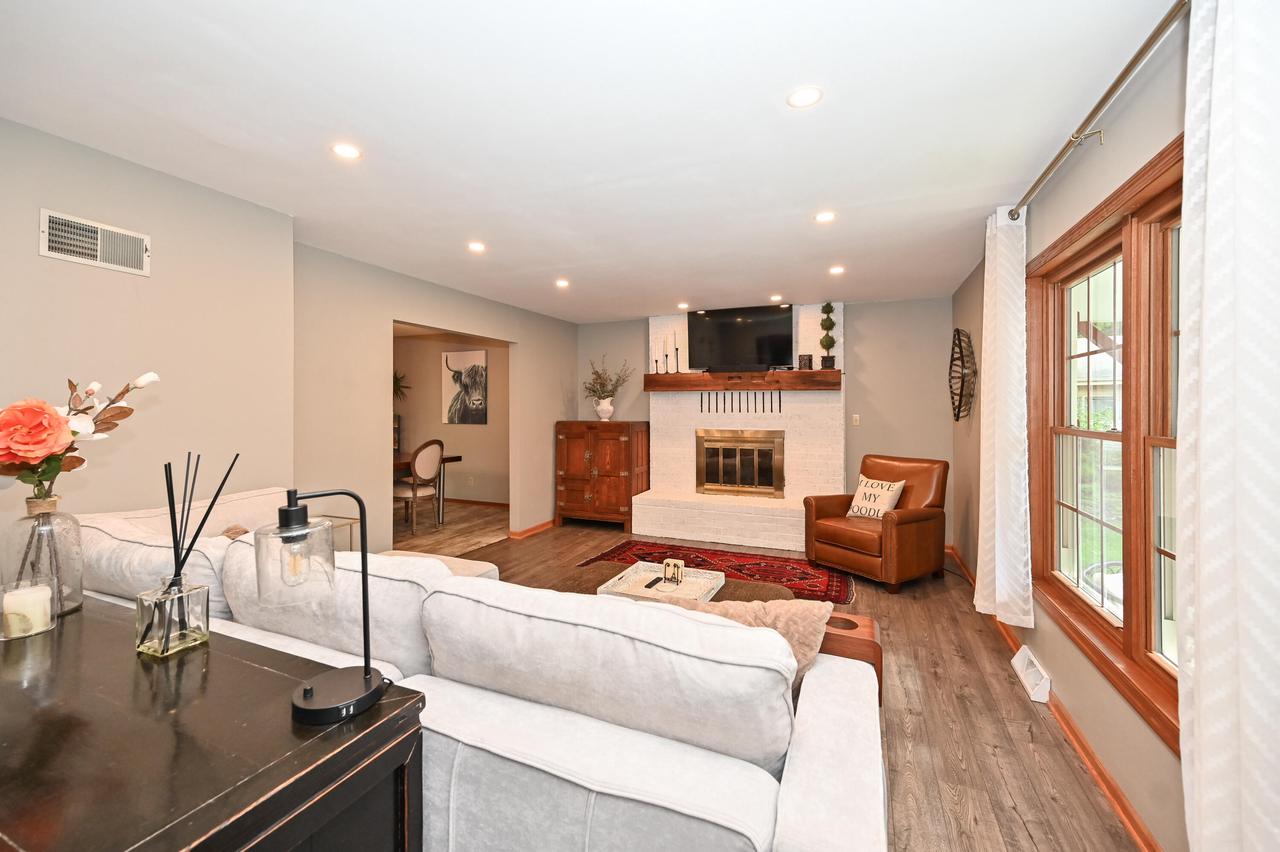 7837 South Ridgewood DRIVE