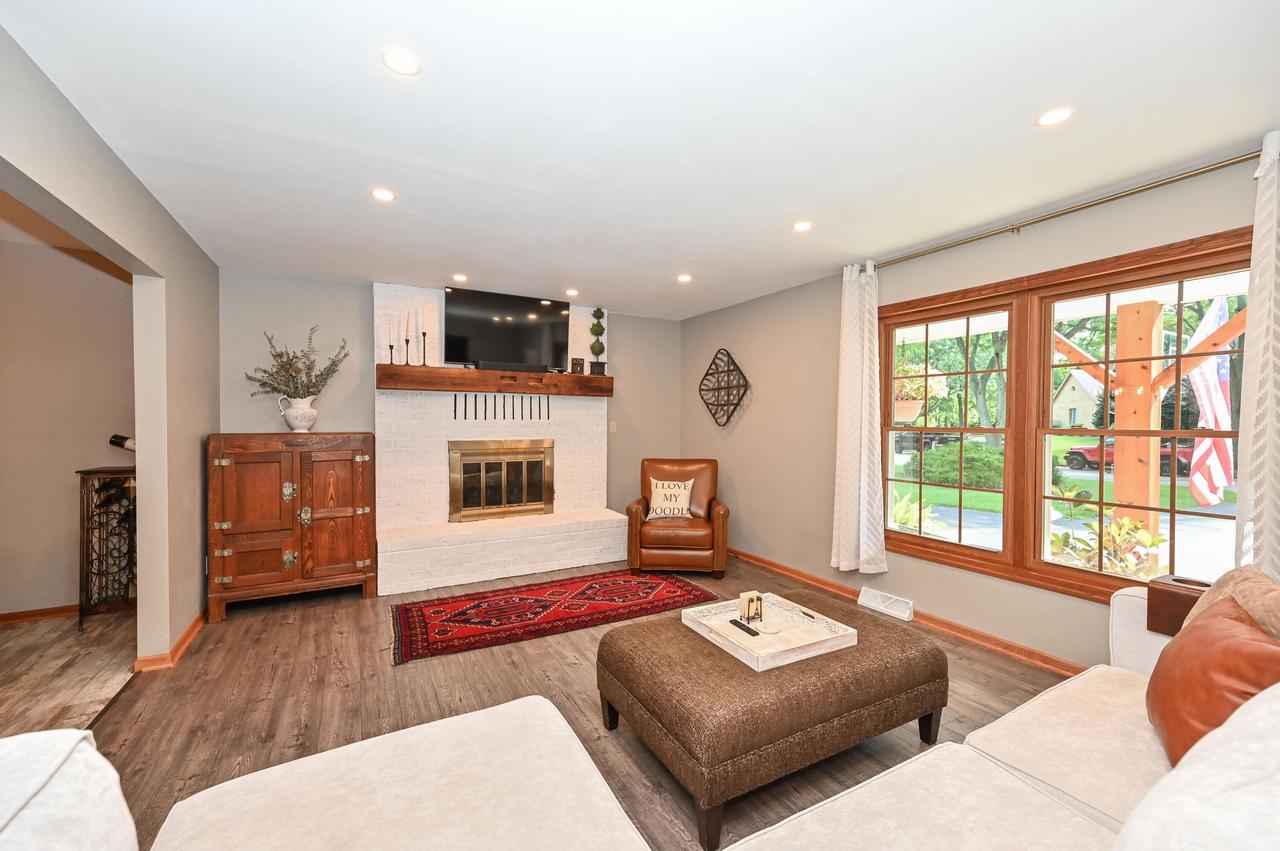 7837 South Ridgewood DRIVE