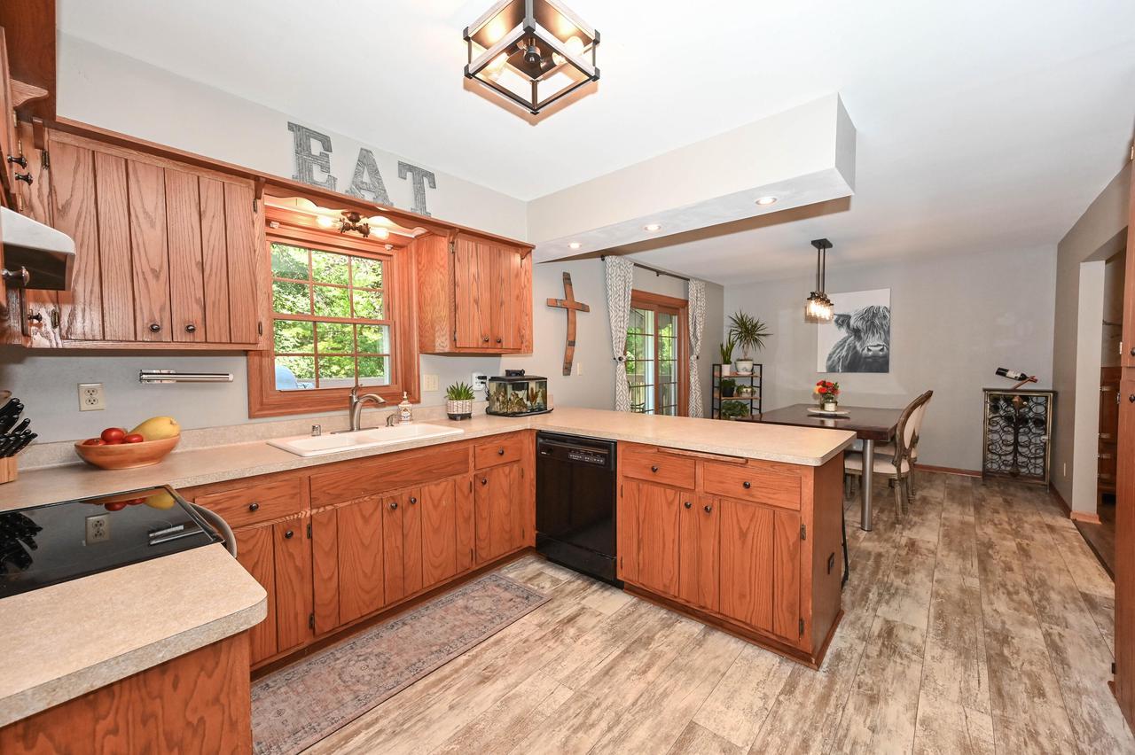 7837 South Ridgewood DRIVE