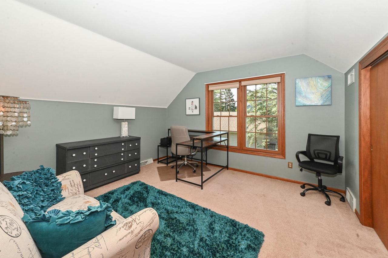 7837 South Ridgewood DRIVE