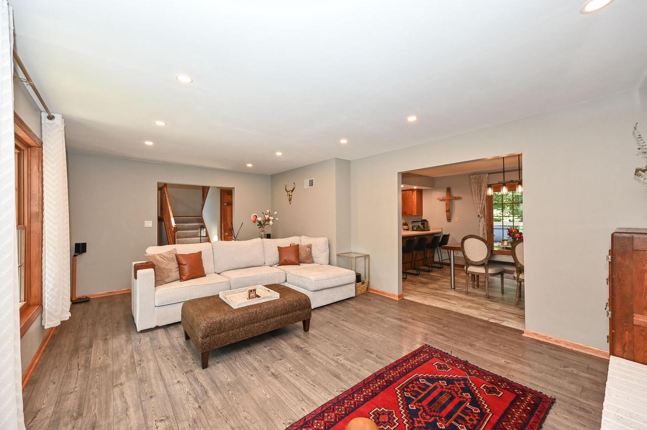 7837 South Ridgewood DRIVE