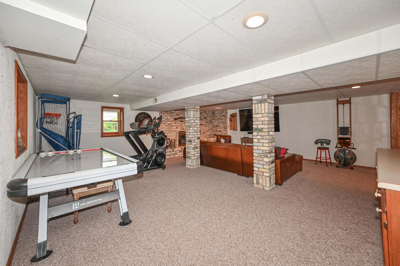 7837 South Ridgewood DRIVE