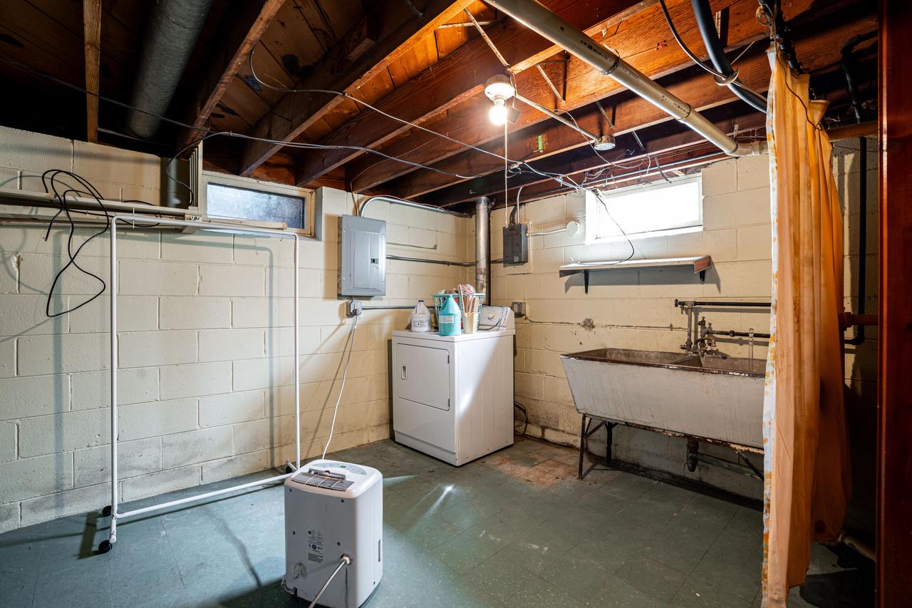 1551 West Bolivar AVENUE