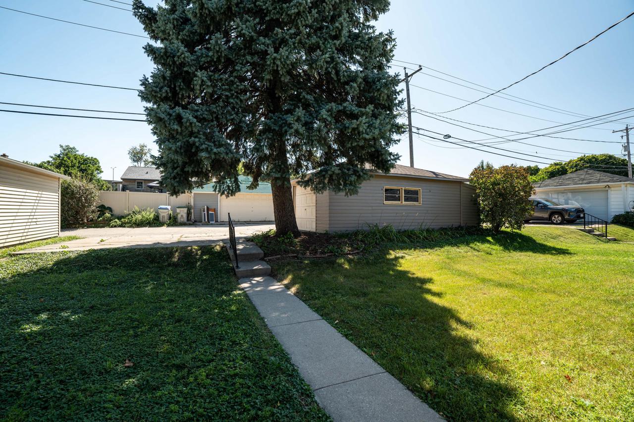 1551 West Bolivar AVENUE