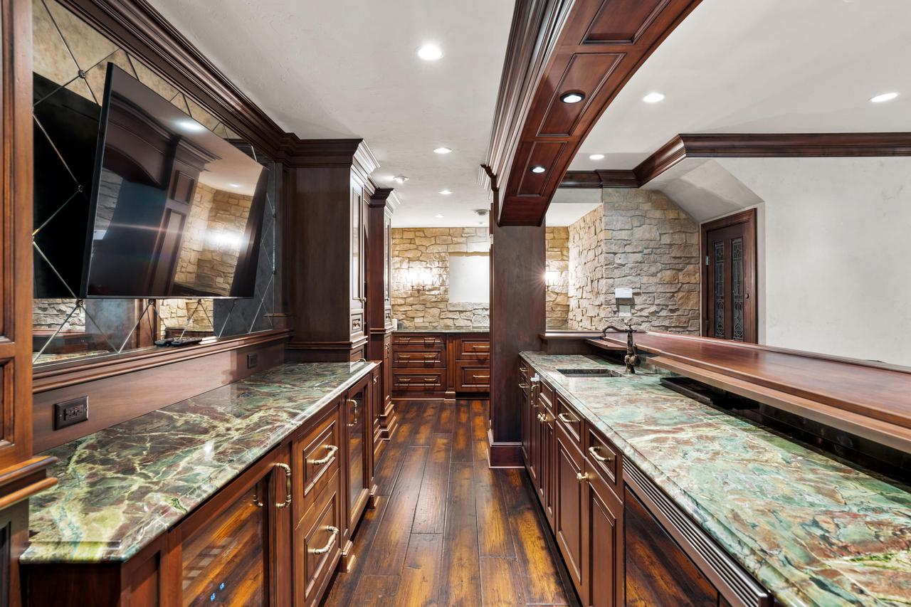 7158 South Cambridge DRIVE