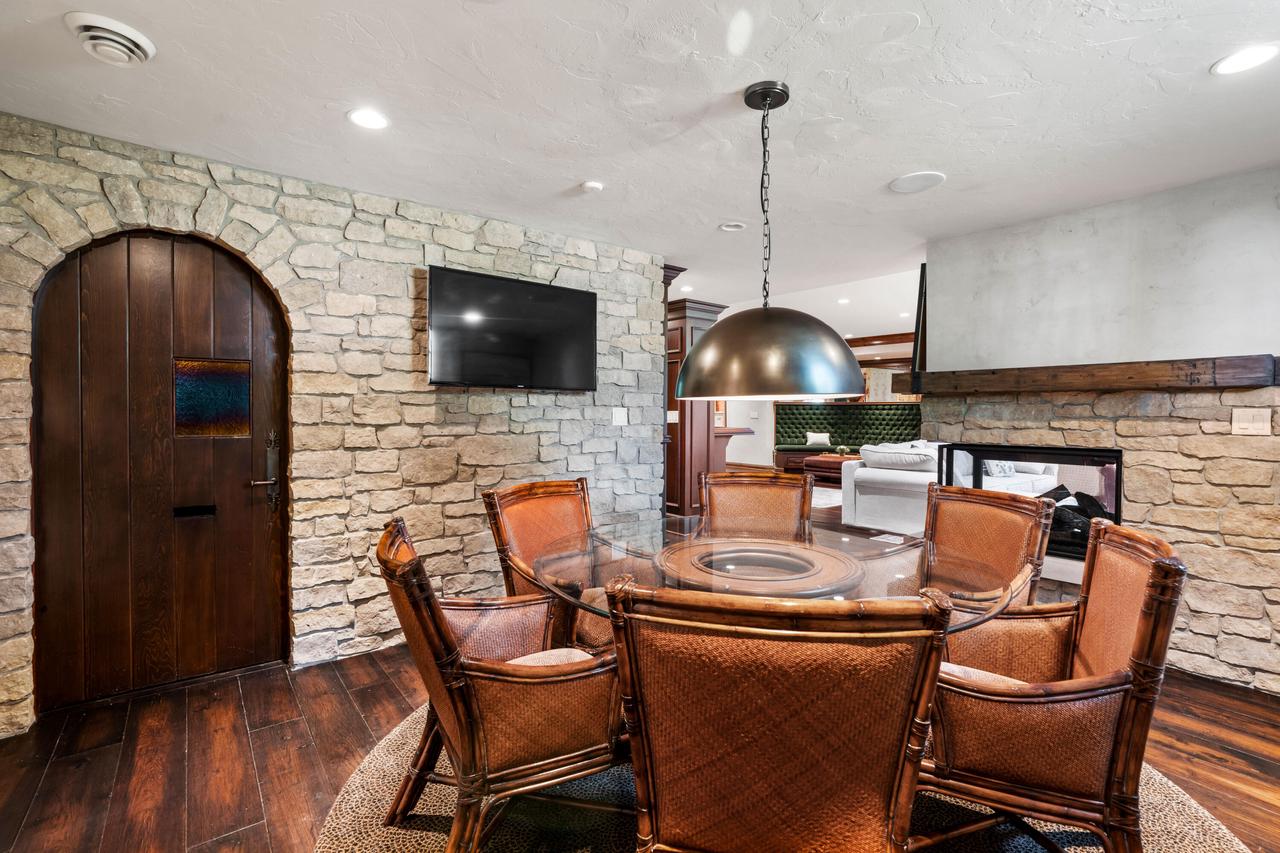 7158 South Cambridge DRIVE