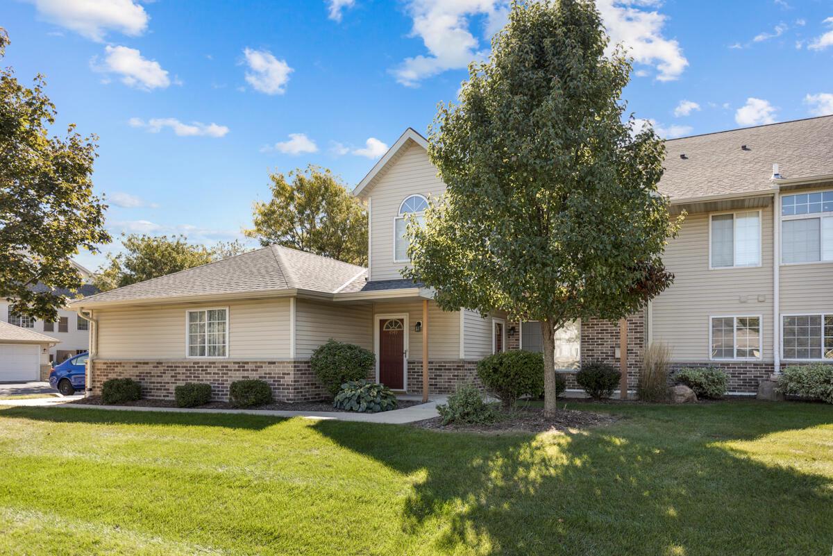 4947 West Maple Leaf CIRCLE