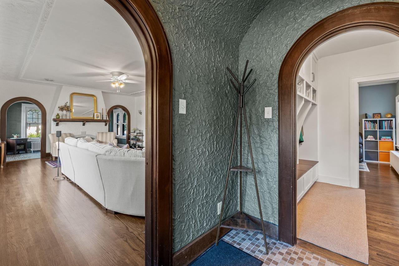 5603 West Washington BOULEVARD