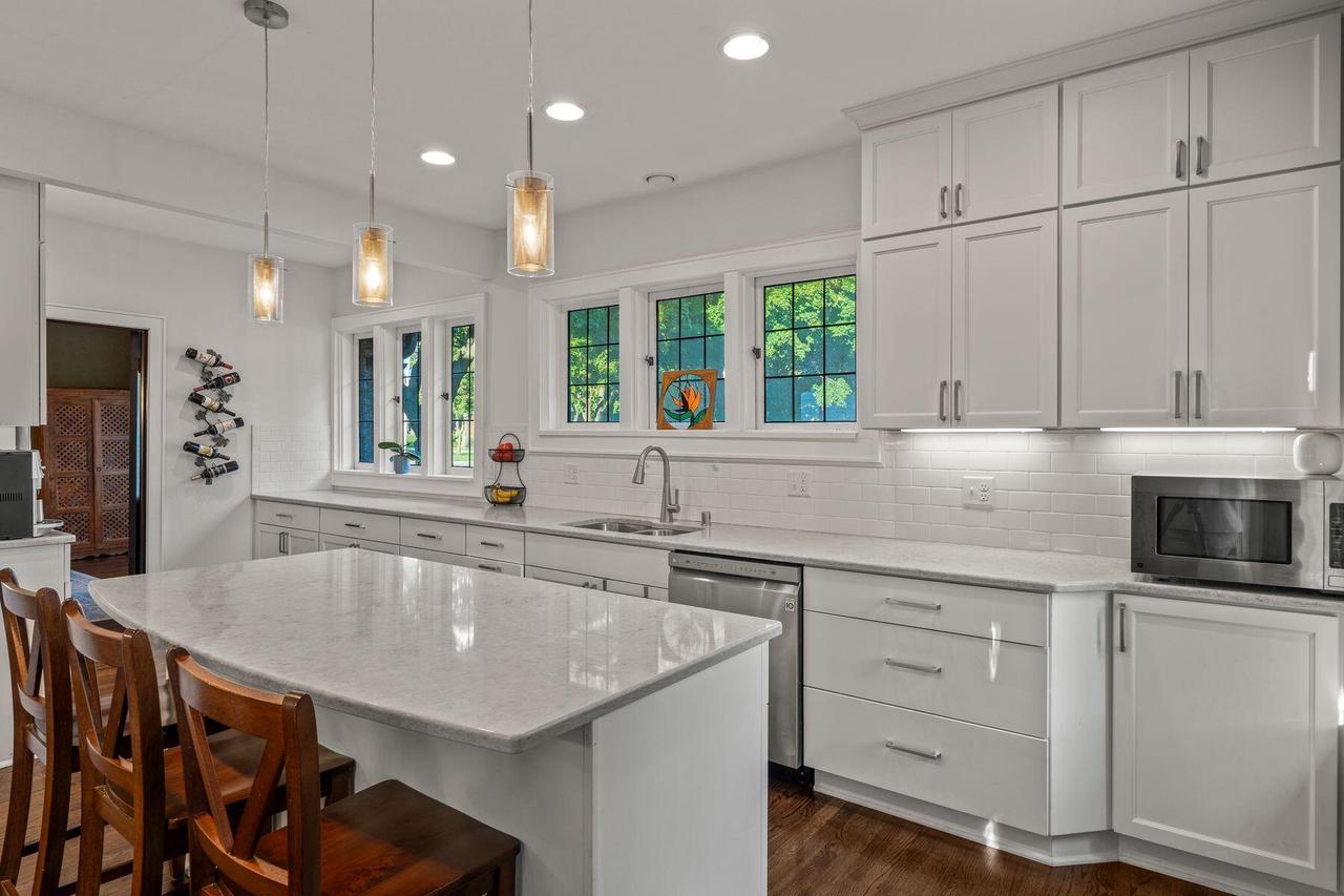 5603 West Washington BOULEVARD