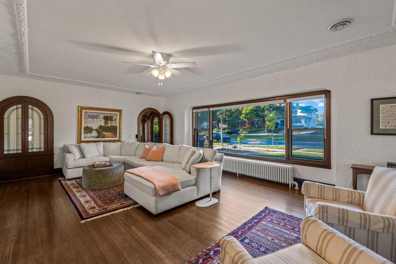 5603 West Washington BOULEVARD