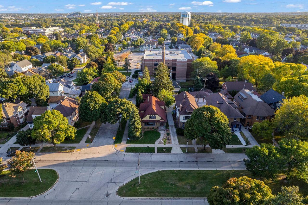 5603 West Washington BOULEVARD