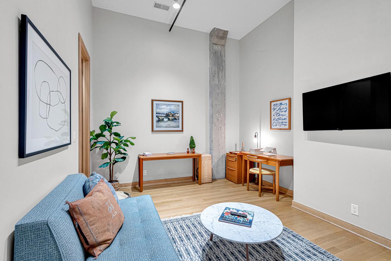 239 East Chicago STREET 709