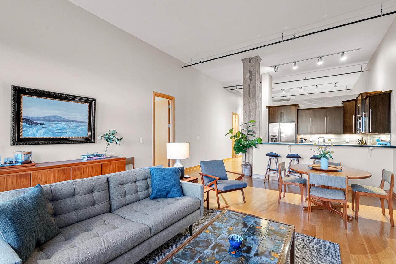 239 East Chicago STREET 709