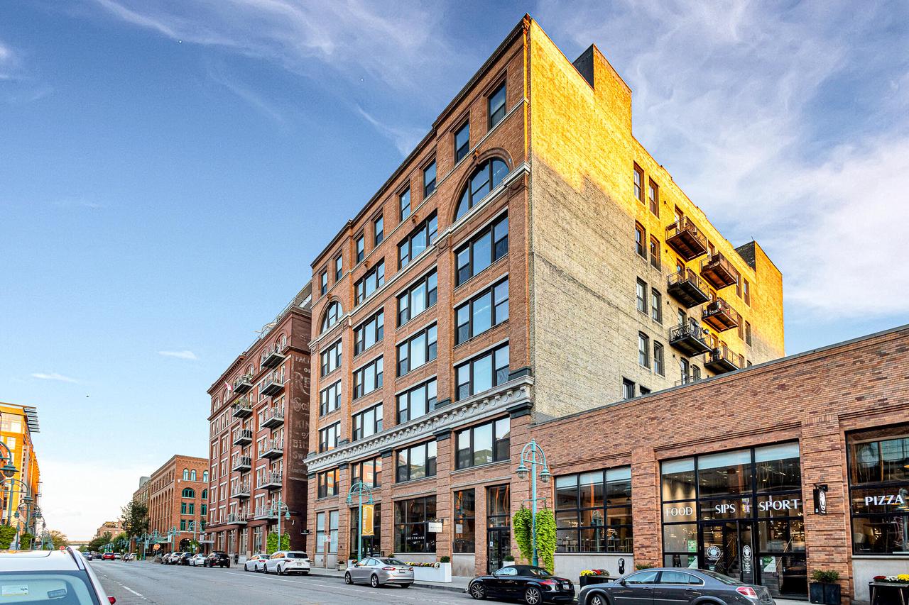 239 East Chicago STREET 709