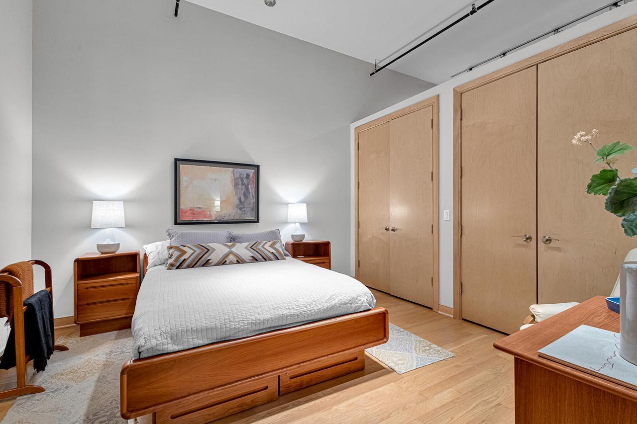 239 East Chicago STREET 709