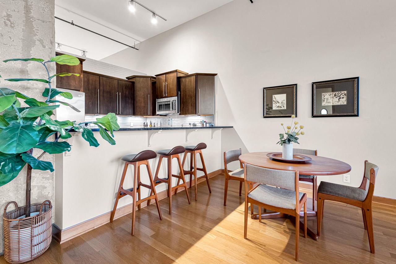 239 East Chicago STREET 709