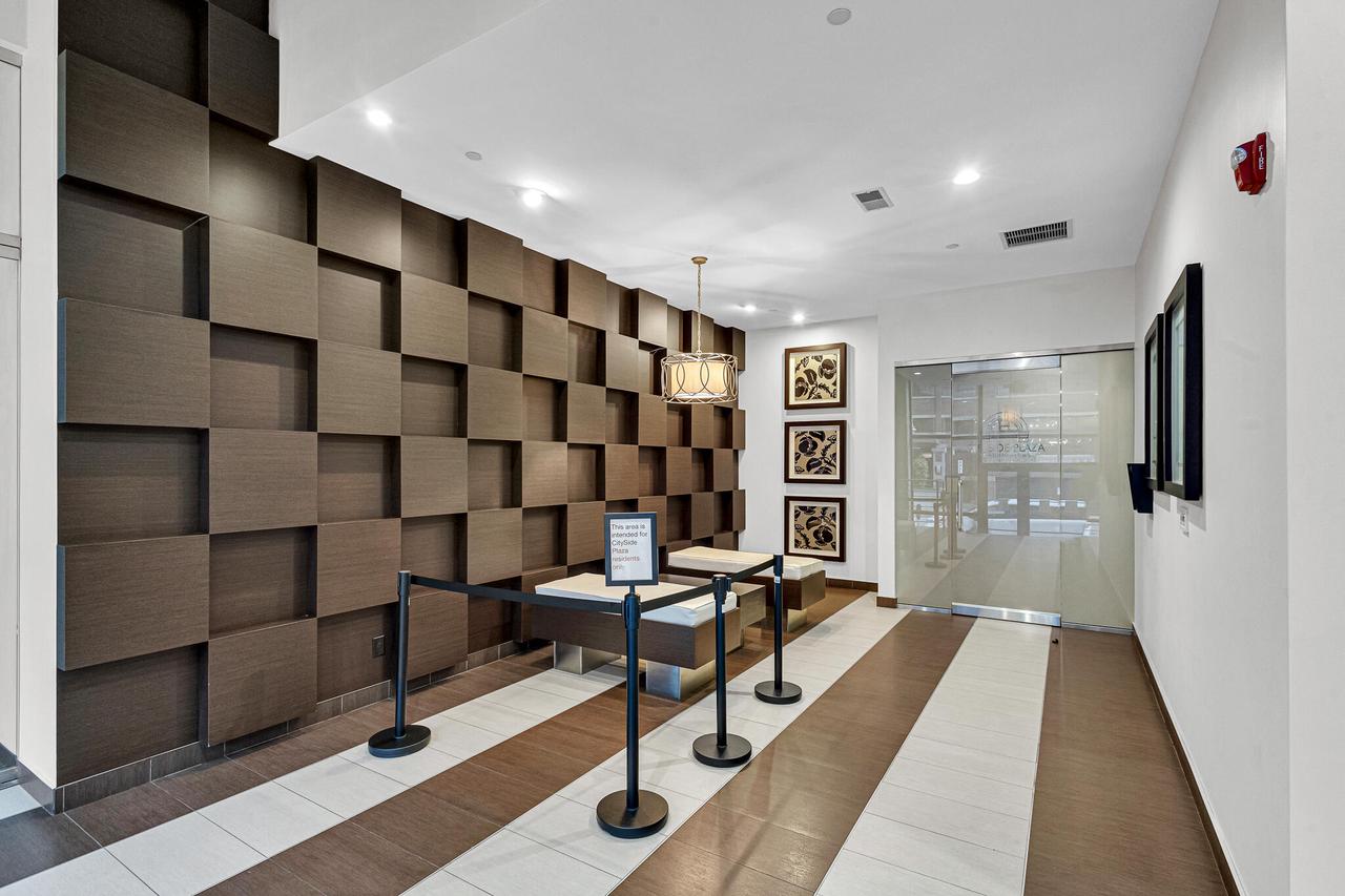 239 East Chicago STREET 709