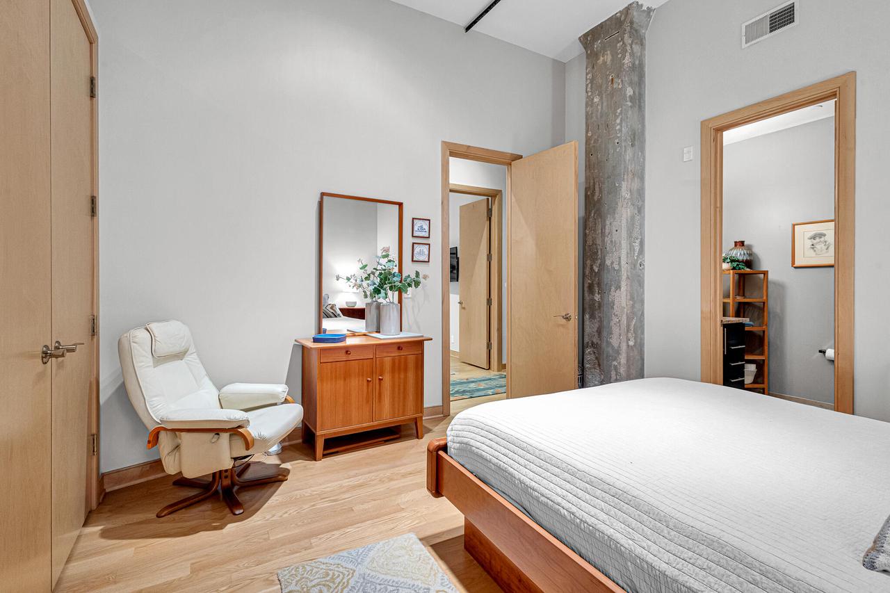 239 East Chicago STREET 709