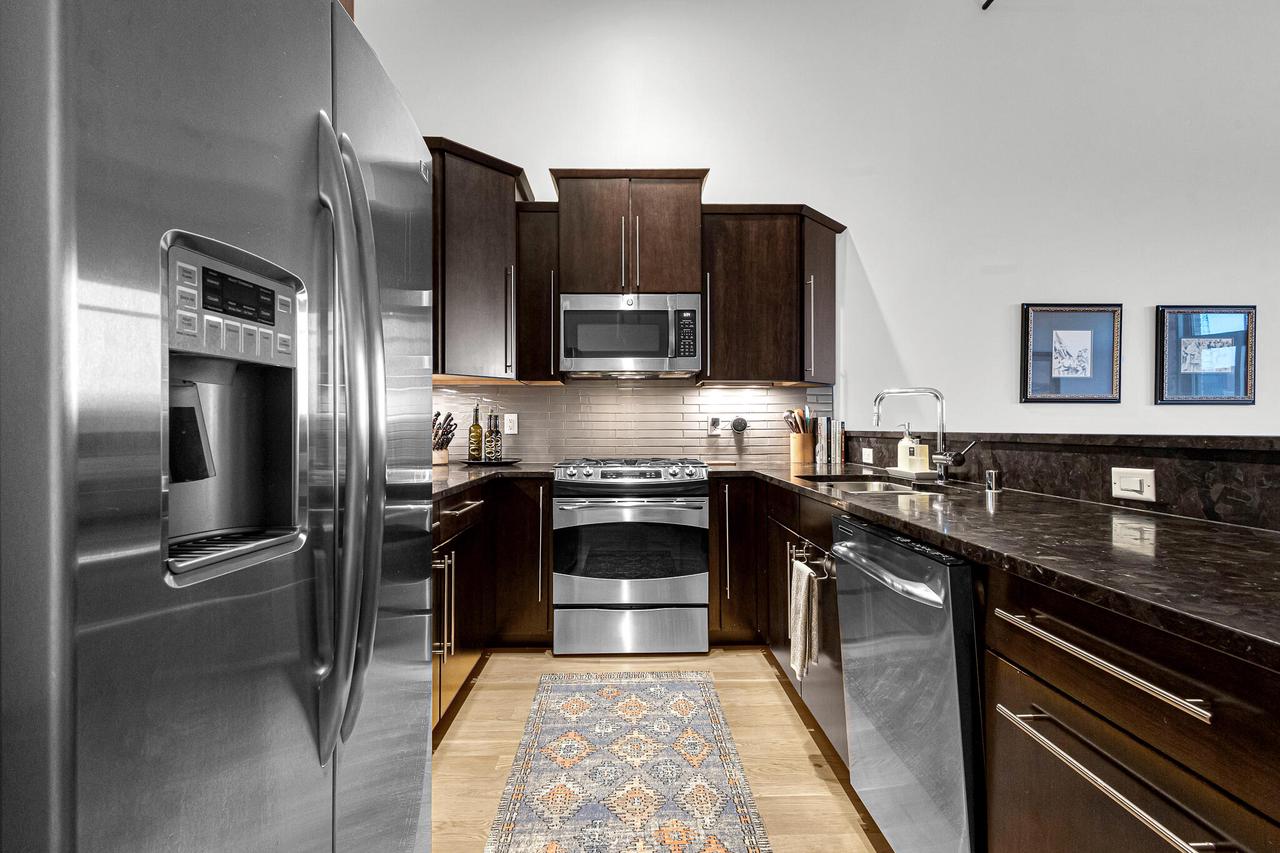 239 East Chicago STREET 709