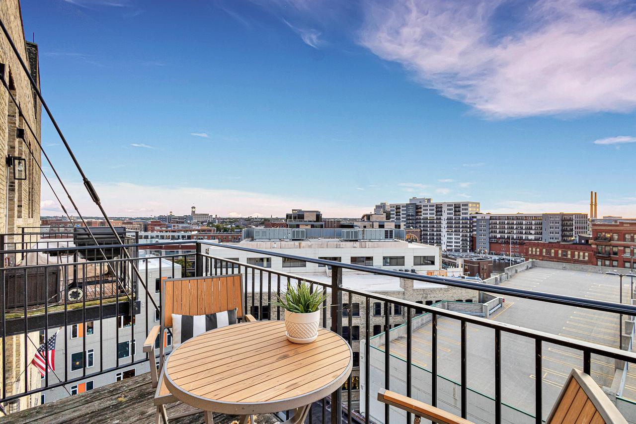 239 East Chicago STREET 709