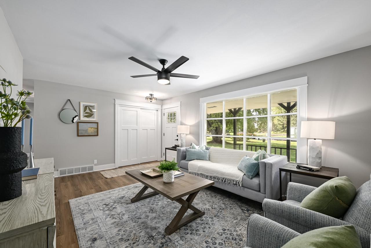 11446 North Glenwood DRIVE