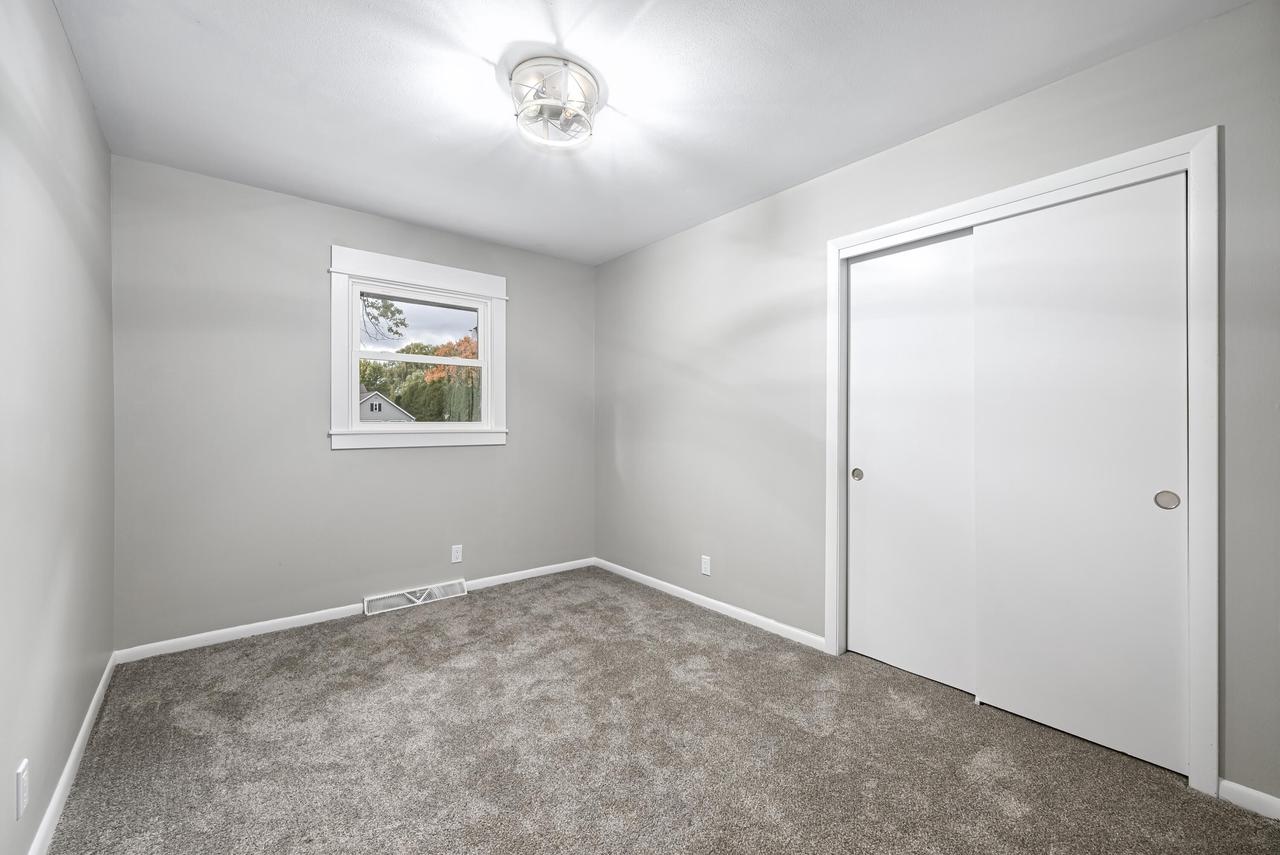 11446 North Glenwood DRIVE