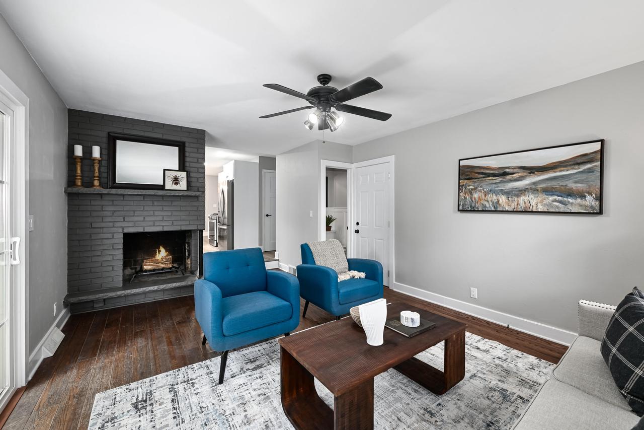 11446 North Glenwood DRIVE