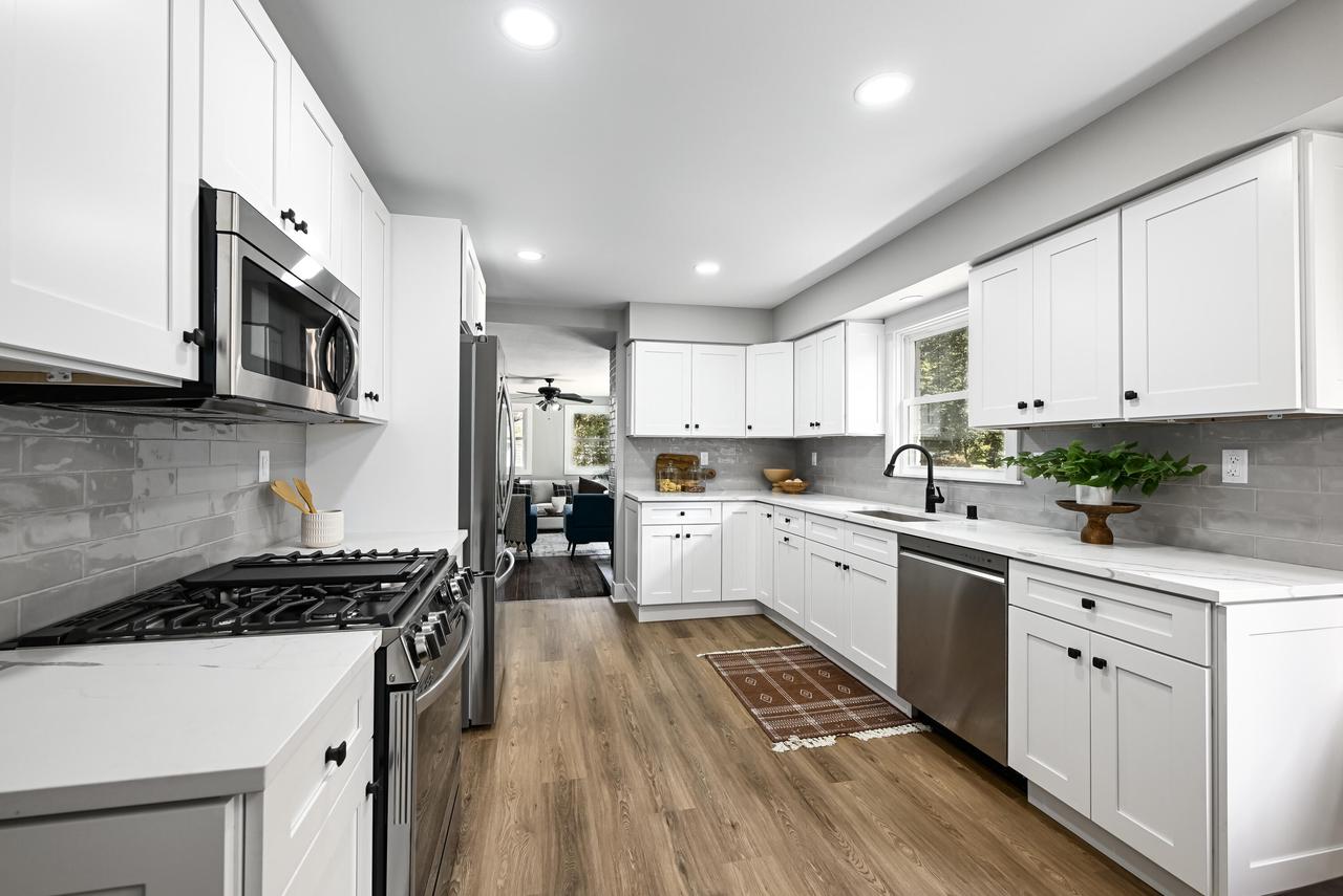 11446 North Glenwood DRIVE