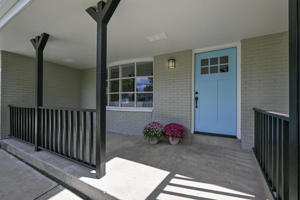 11446 North Glenwood DRIVE