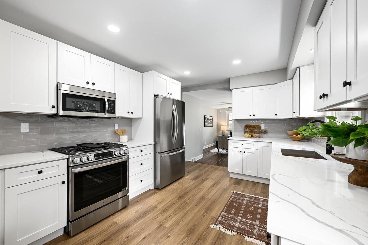 11446 North Glenwood DRIVE