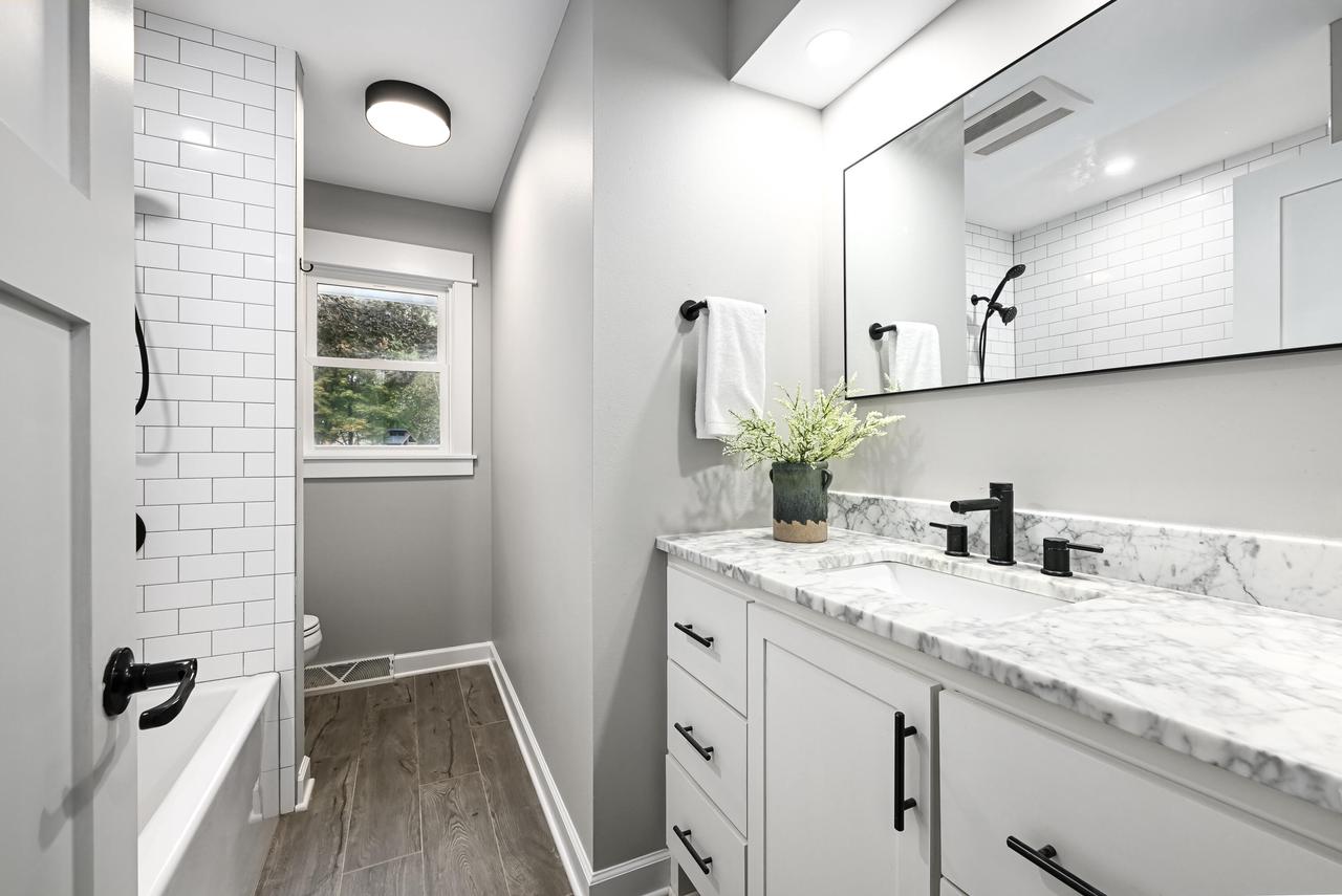 11446 North Glenwood DRIVE