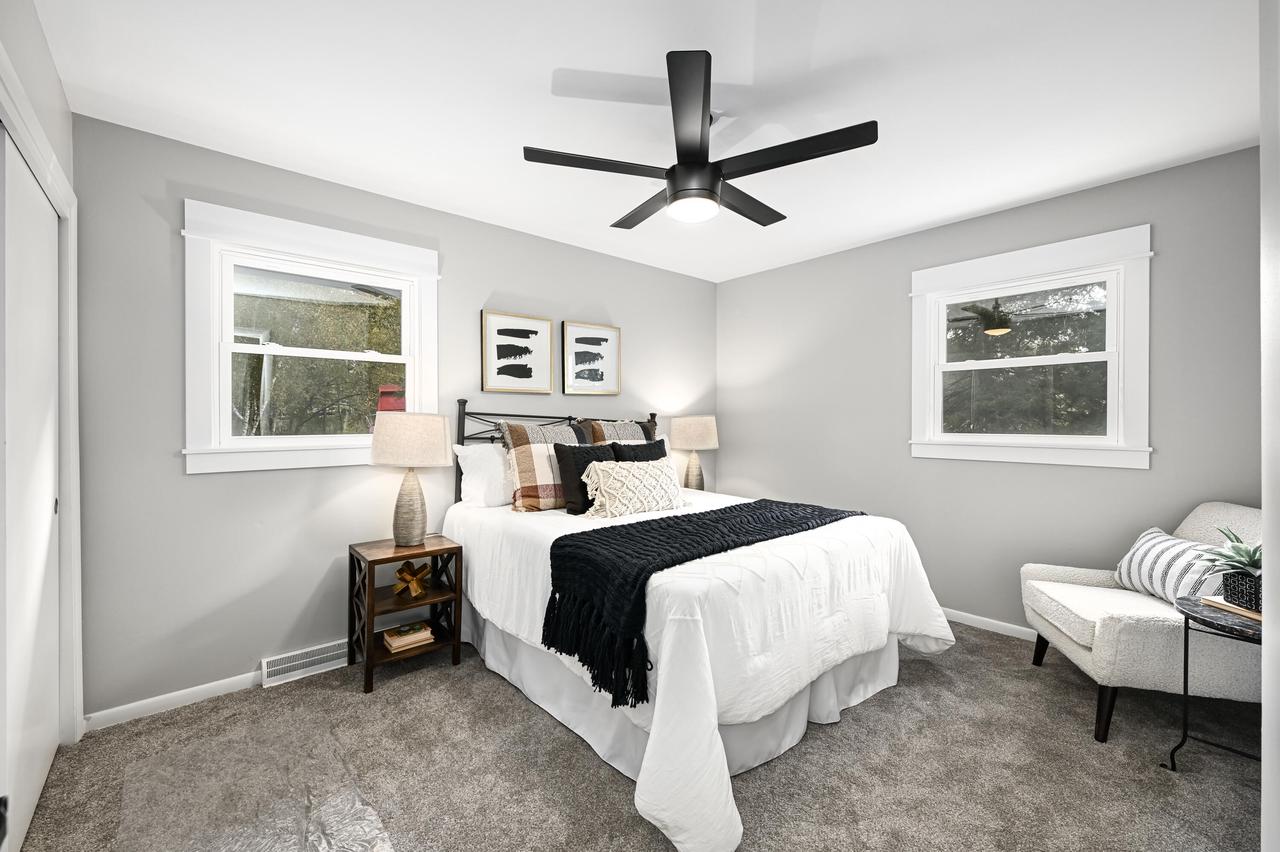 11446 North Glenwood DRIVE