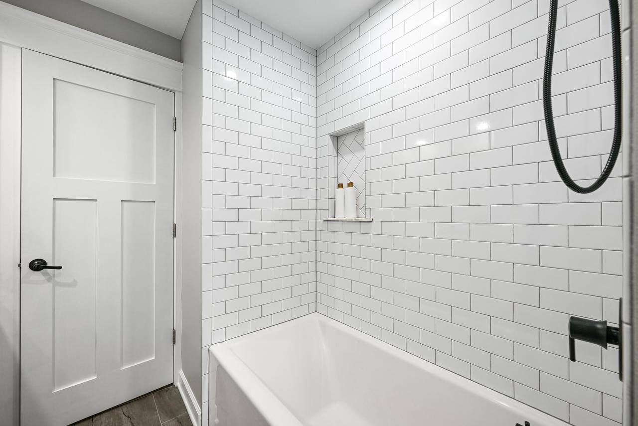 11446 North Glenwood DRIVE