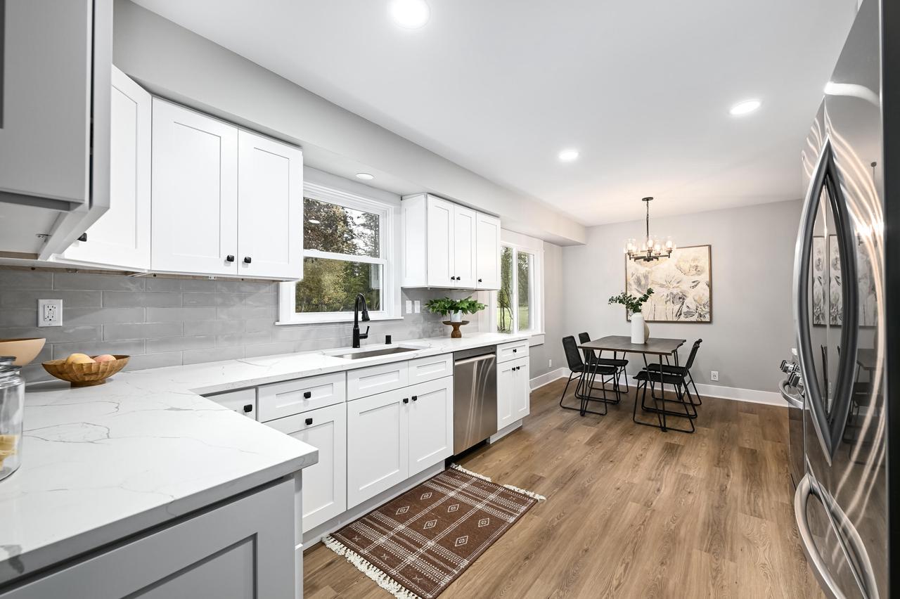 11446 North Glenwood DRIVE