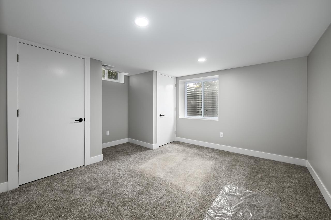 11446 North Glenwood DRIVE