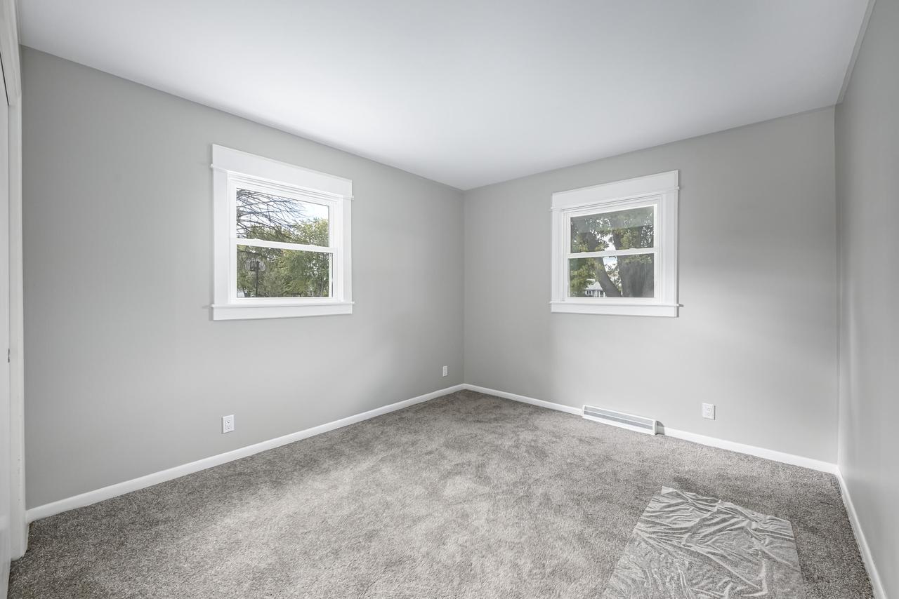 11446 North Glenwood DRIVE