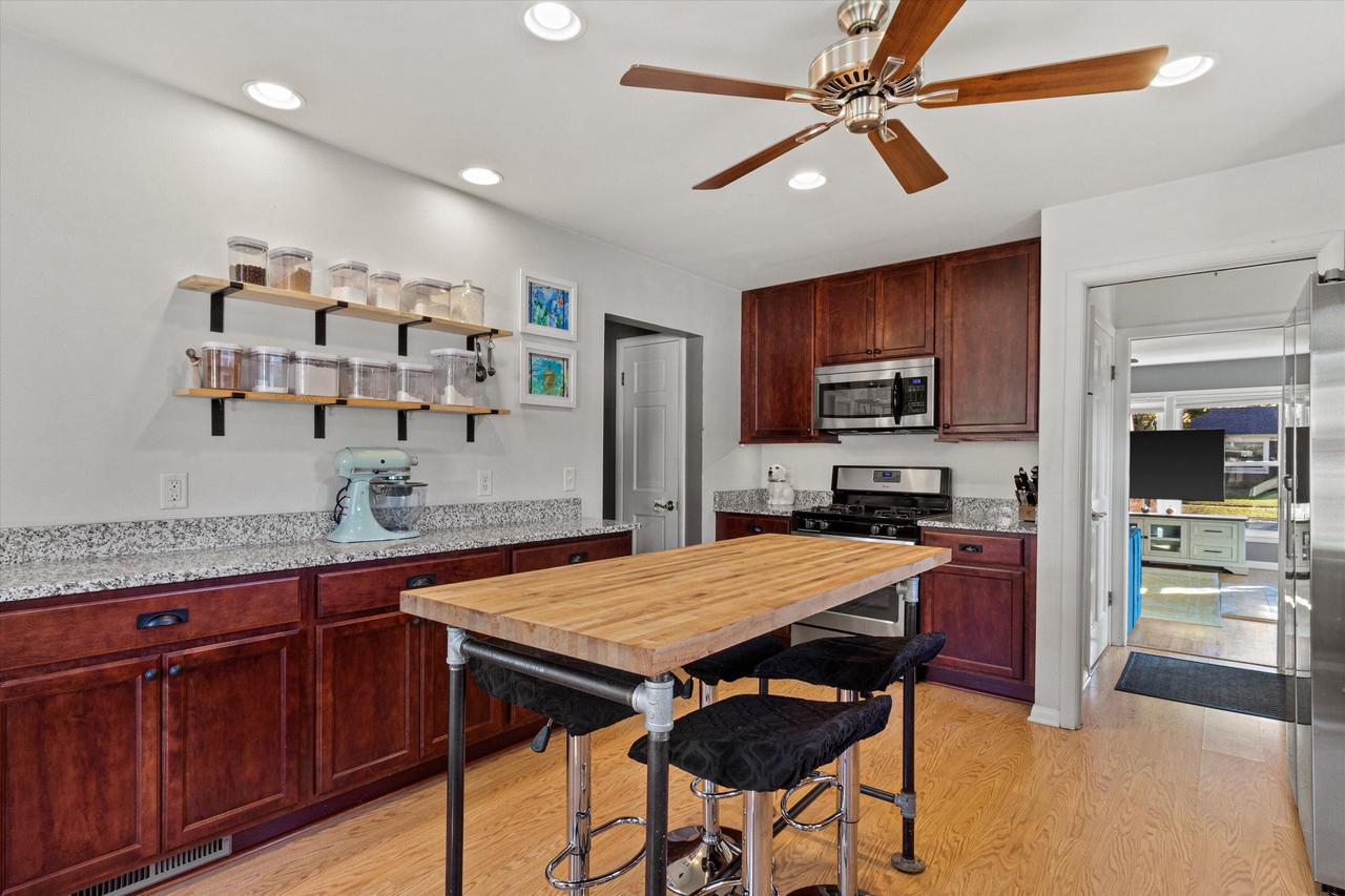 5423 North Lydell AVENUE