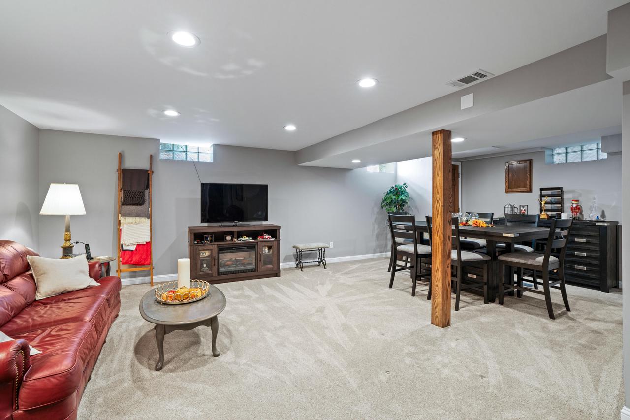 3315 South 121st STREET