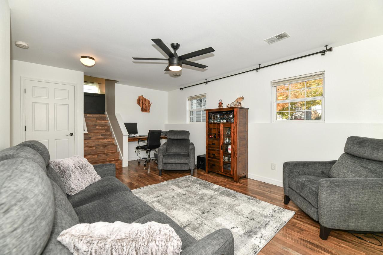 3615 Applewood DRIVE