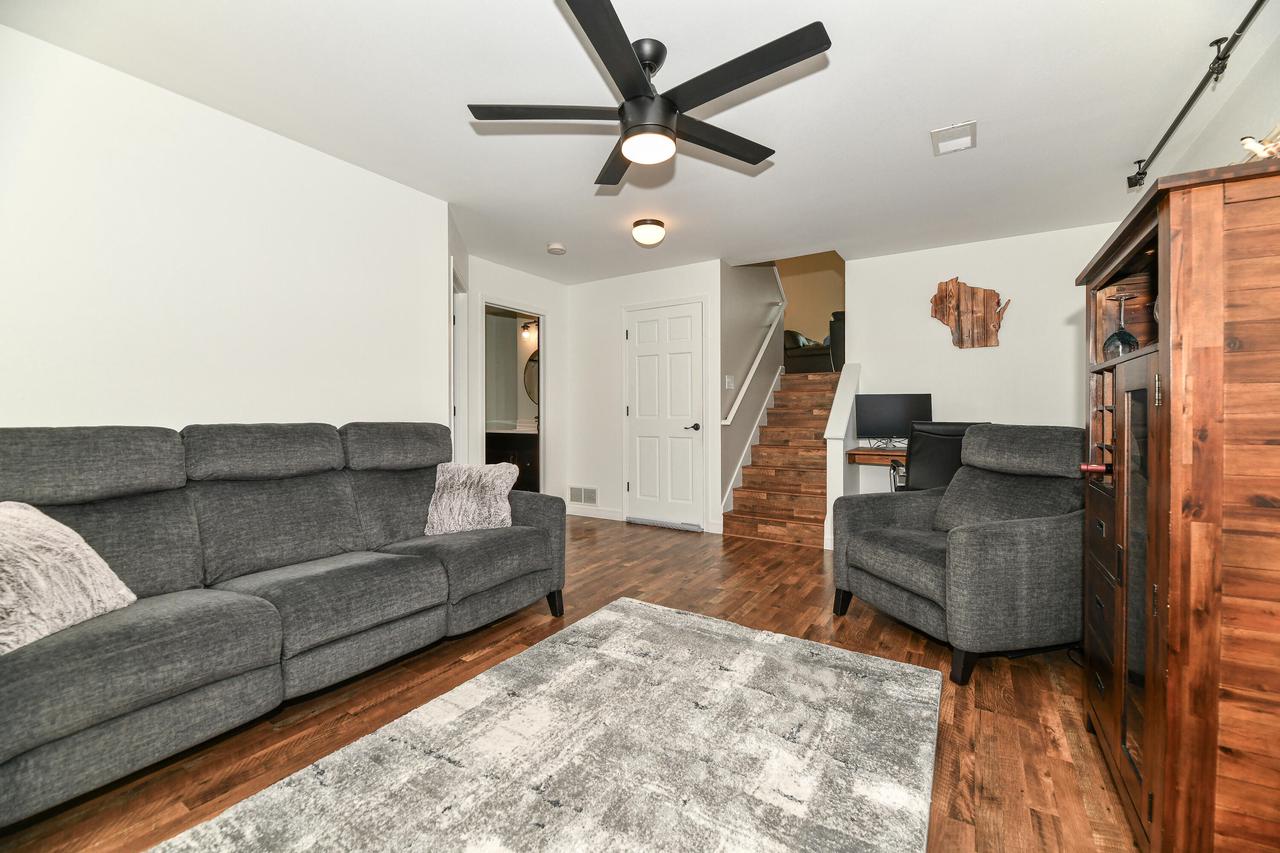 3615 Applewood DRIVE