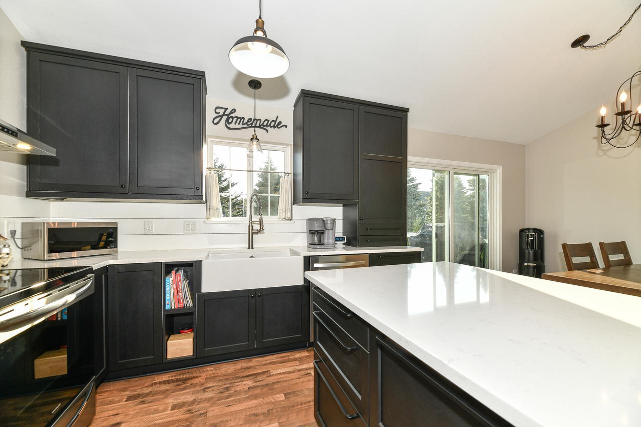 3615 Applewood DRIVE