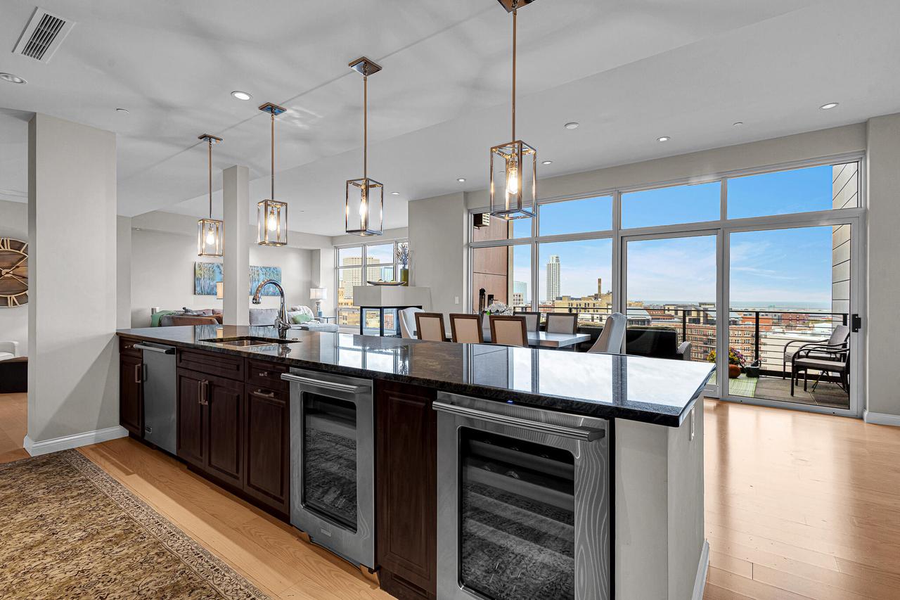 106 West Seeboth STREET 1004